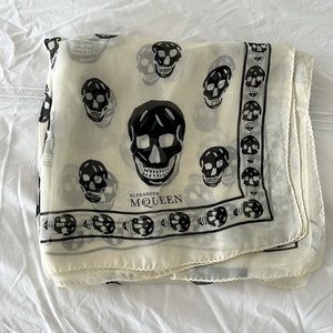 Alexander McQueen skull print scarf